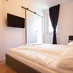 Rent40 Aura Old Town *