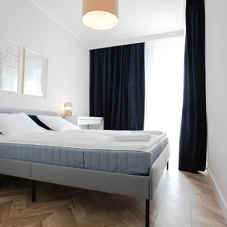 Rent40 Aura Old Town *