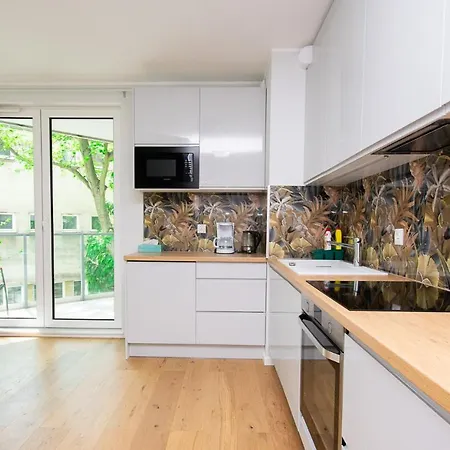 Rent40 Aura Old Town *